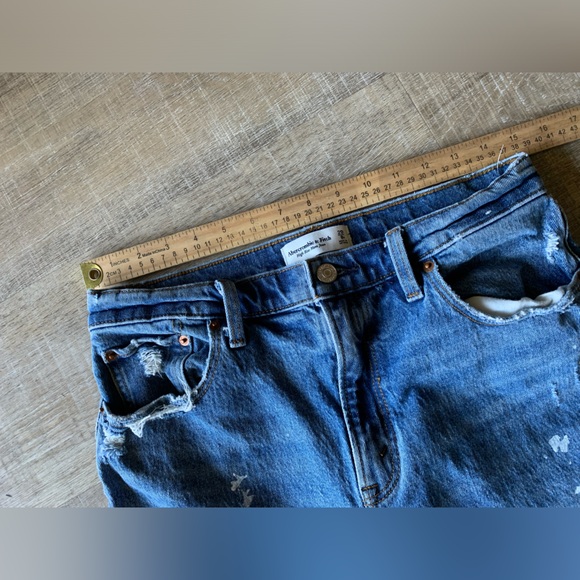 Abercrombie & Fitch Women's 29/8R High Rise Mom Jeans Paint Splatter Distressed - Picture 7 of 9